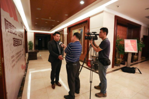 阿里巴巴1688&middot;江門產業帶“項目普及工程”招商推介宣講會宣講，並接受江門電視台的採訪