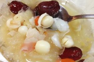 紅棗雪耳蓮子羹 紅棗雪耳蓮子羹