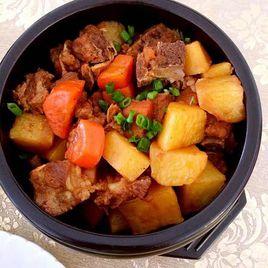 排骨燜土豆 排骨燜土豆