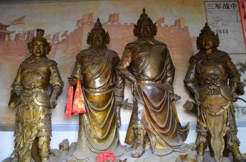 中間二人便是吳玠、吳璘兄弟