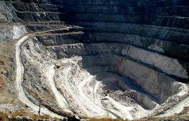 可可托海三號礦坑 可可托海三號礦坑