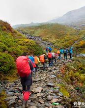 夏季翻越多雄拉山口