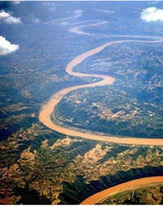 蜿蜒曲折 蜿蜒曲折