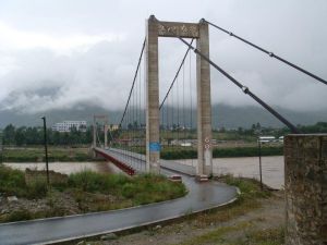 對面就是香格里拉