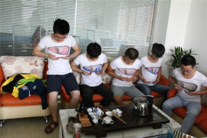 撕胸T恤 撕胸T恤