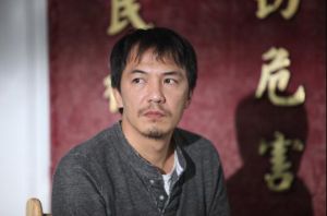 戴立忍片中出演繼父