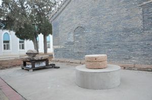 手工作坊的石磨碾子