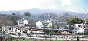 山里石家村 山里石家村