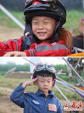 裸跑弟駕駛飛機