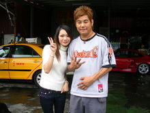 羅百吉和歌迷合影