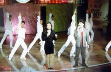 劉歡、韋唯演唱《亞洲雄風》