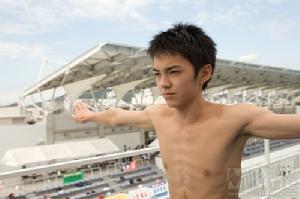 《跳水男孩》