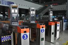 東莞東站候車室內的刷臉識別檢票設備