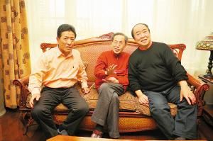 常寶豐（左一）