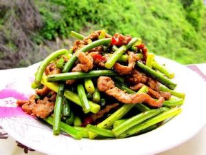 蒜苗豆腐皮炒肉絲 蒜苗豆腐皮炒肉絲