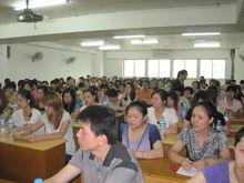 全體員工認真聽講