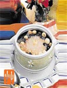 椰青黑豆燉雪蛤膏 椰青黑豆燉雪蛤膏