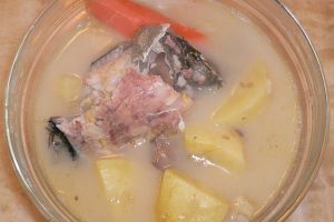 紅蘿蔔薯仔鯽魚湯