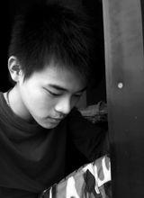 青年古箏演奏家任洲洋