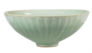 南宋龍泉窯蓮瓣紋碗 南宋龍泉窯蓮瓣紋碗