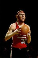 比爾·沃頓在開拓者隊的圖片