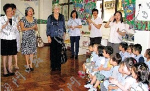 母親會看望孤兒