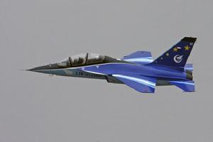 （圖）L-15“獵鷹”高級教練機平飛