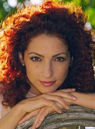 格羅麗婭·埃絲特凡 格羅麗婭·埃絲特凡