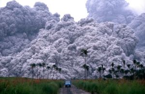 菲律賓群島皮納圖博火山
