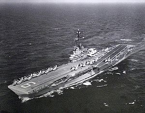 SCB-125現代化改裝在1955年進行。照片雖攝於1967年6月，但仍可清楚看到其封閉艦艏與斜角飛行甲板，與以往大相逕庭。