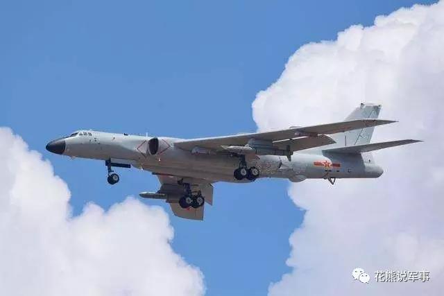 轟6k型轟炸機在翼下攜掛巡航飛彈