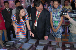 連部長蒞臨老坑洮硯展區