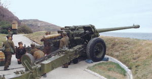 朝鮮人民軍岸防部隊裝備的M1954式130毫米加農炮