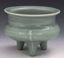 南宋龍泉窯青釉三足爐 南宋龍泉窯青釉三足爐