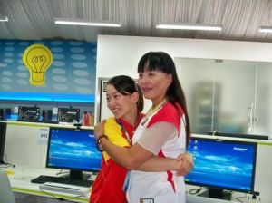 金晶為聯想殘奧村網咖做志願者