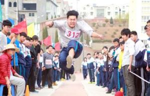 陽城二中舉行 第二 十五屆春季田徑運動會