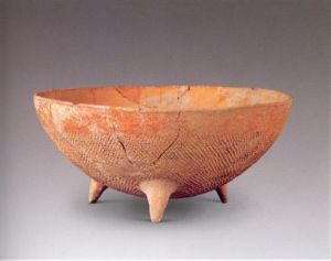 寬頻紋三足彩陶缽 寬頻紋三足彩陶缽