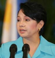 格洛麗亞&middot;馬卡帕加爾&middot;阿羅約