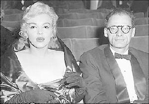 （圖）阿瑟·米勒當年與瑪麗蓮·夢露合影