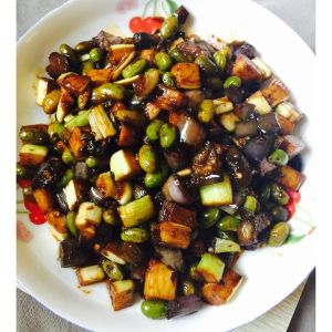 茄子炒肉丁