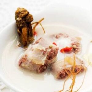 紅棗煲牛尾 紅棗煲牛尾