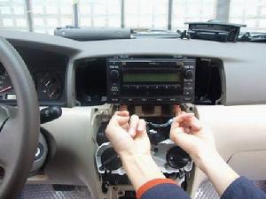 把原車CD平移取出