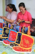 博湖民眾創作蒙古族刺繡作品
