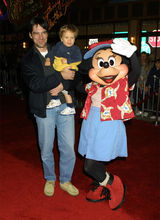 與家人在一起的Gibson