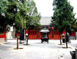 臥龍寺石刻畫像及鐵鐘 臥龍寺石刻畫像及鐵鐘