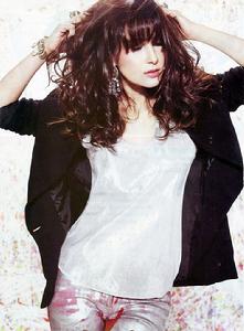 Ann Thongprasom Ann Thongprasom