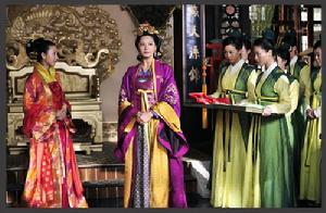 織女們一心進宮獻藝卻被捲入后妃的爭鬥中被利用被玩弄。