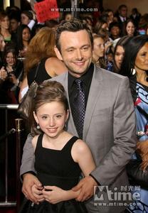 父女一起出現在《暮光之城：新月》首映式里