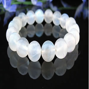 （圖）天然月光石手鍊