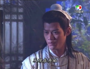 港版洪人雄（郭卓樺飾）